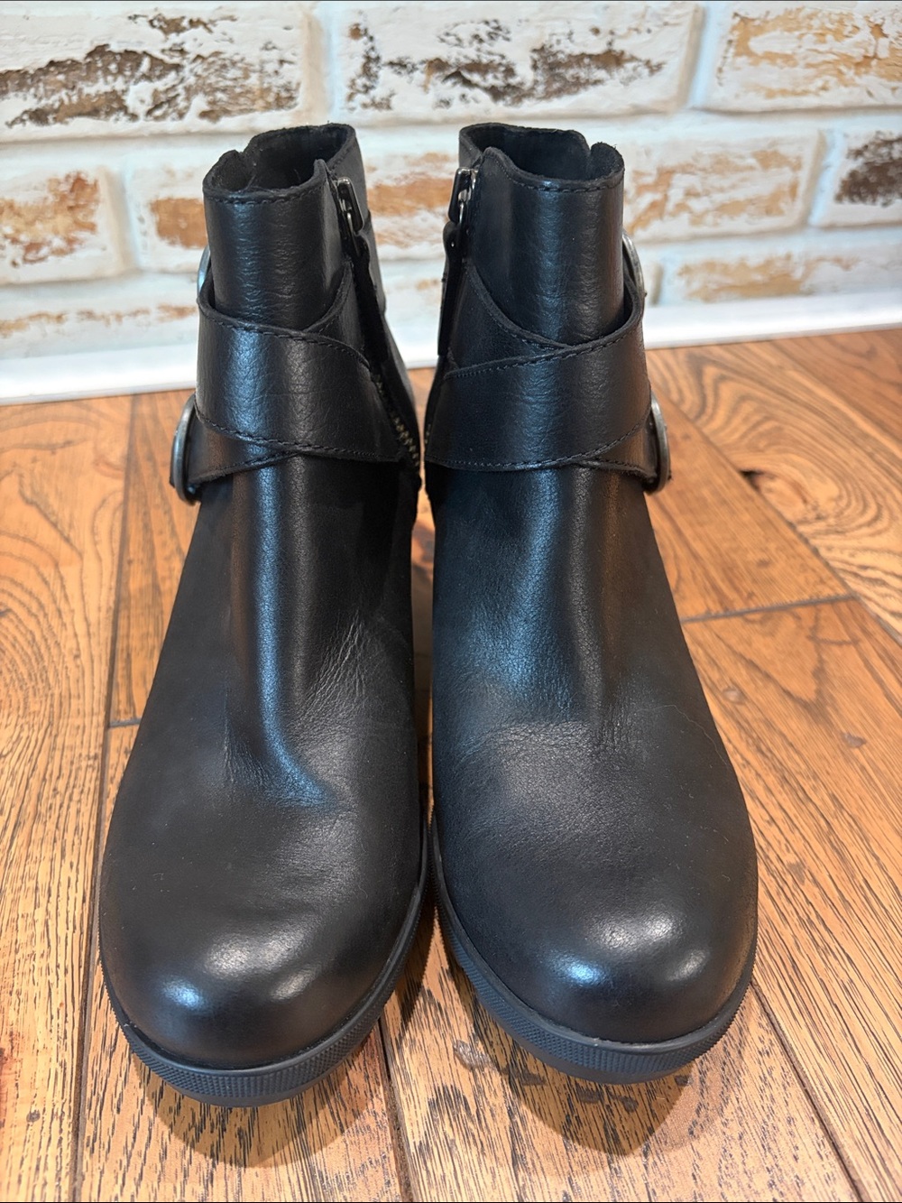 Sorel Joan of Artic Wedge II Black Leather Ankle Booties with Buckle Straps 8.5 - Picture 3 of 10